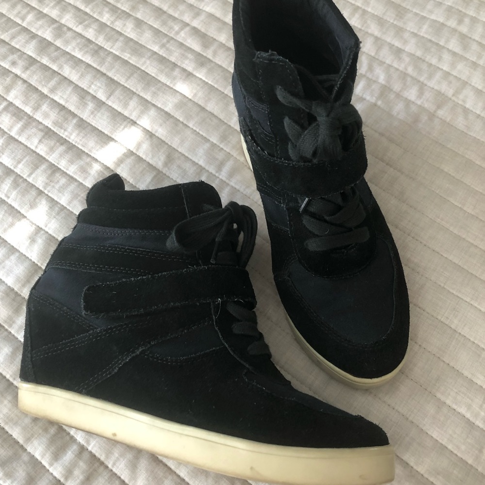 Steve Madden Black Wedge sneaker